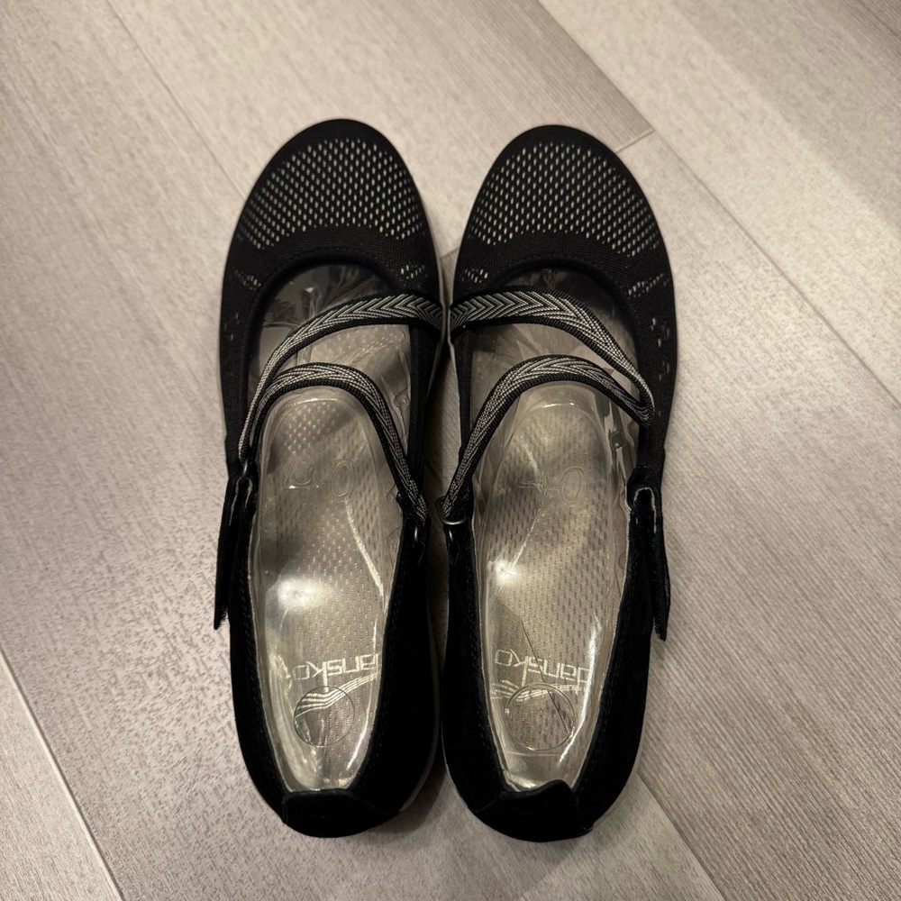 BNWT Dansko Haven Black and White Shoes